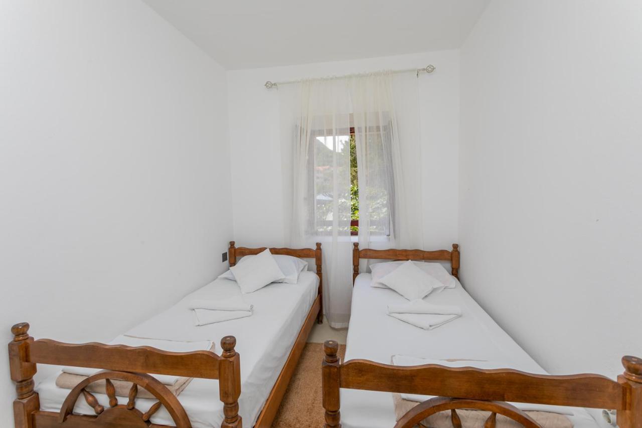 Beachfront House Jovan Cattaro Esterno foto